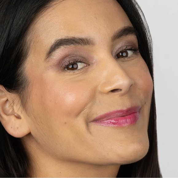 Billion Dollar Beauty Shimmer Eyeshadow Stick - Lavender - Picture 5 of 5